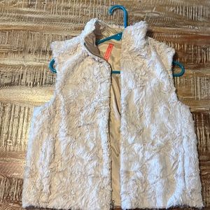 Eight* sixty cream faux fur vest